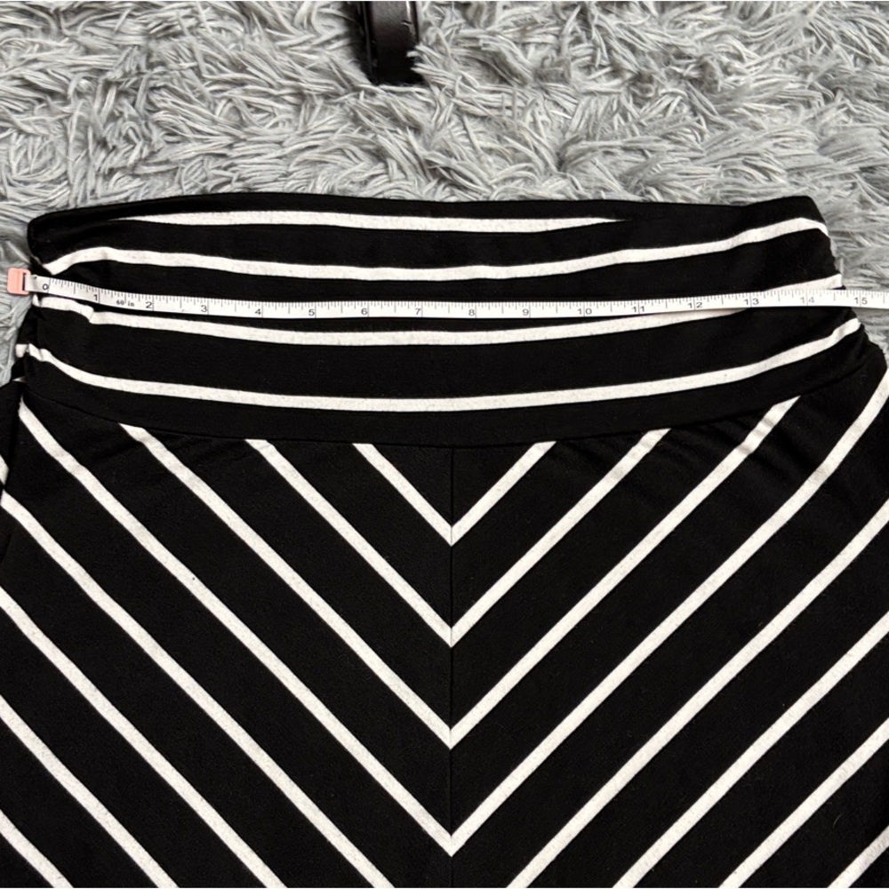 Black and White Striped Midi Skirt - Picture 12 of 15